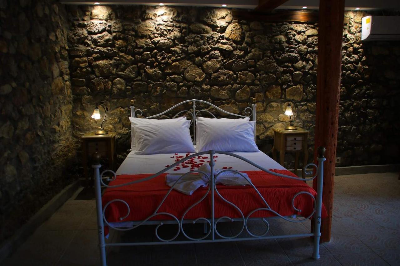 The Stone Suite Moraitika Bagian luar foto