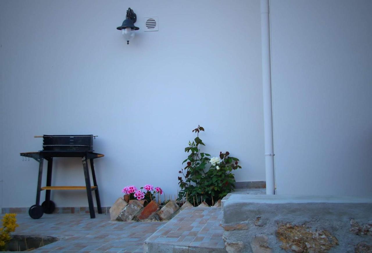 The Stone Suite Moraitika Bagian luar foto