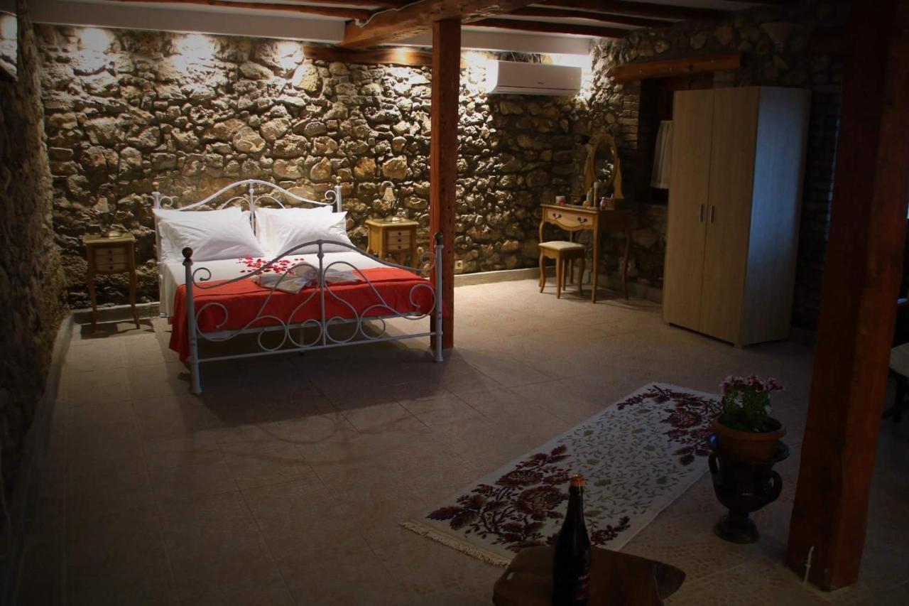 The Stone Suite Moraitika Bagian luar foto