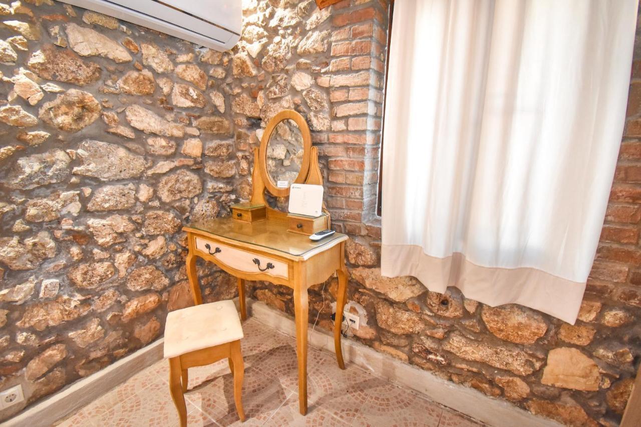 The Stone Suite Moraitika Bagian luar foto