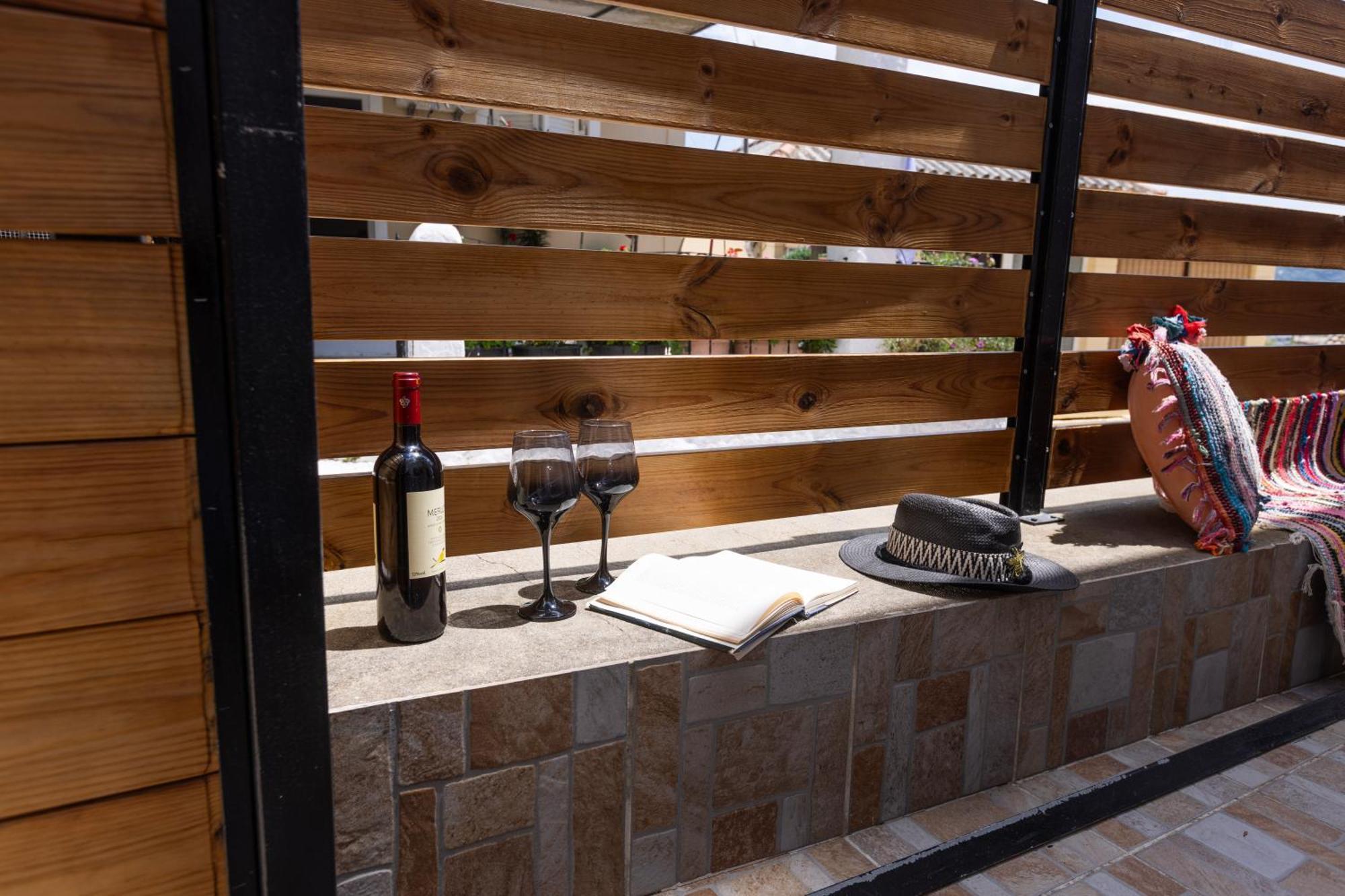 The Stone Suite Moraitika Bagian luar foto