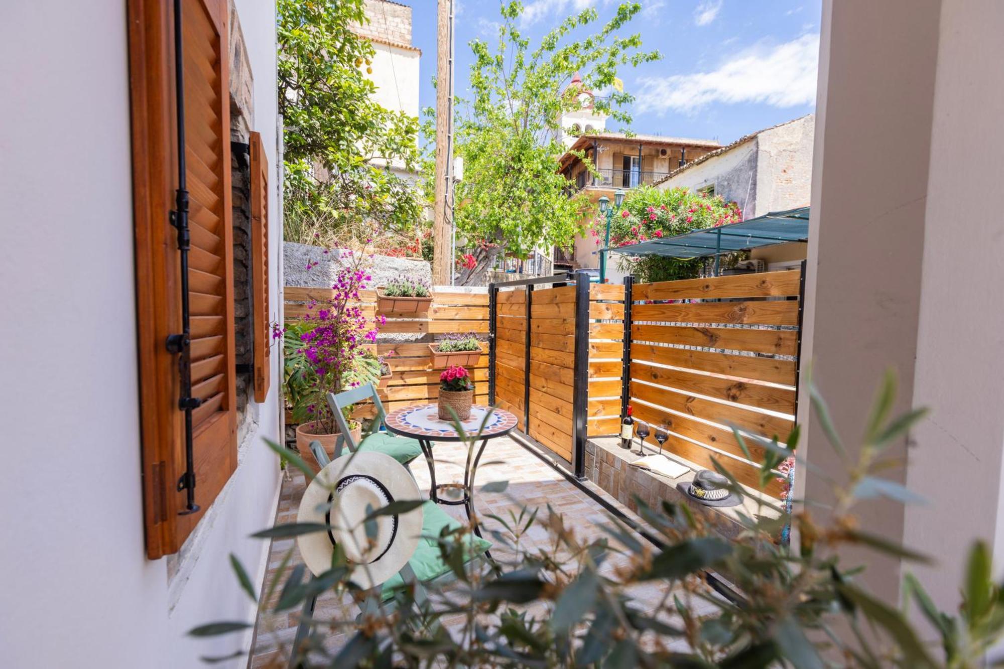 The Stone Suite Moraitika Bagian luar foto