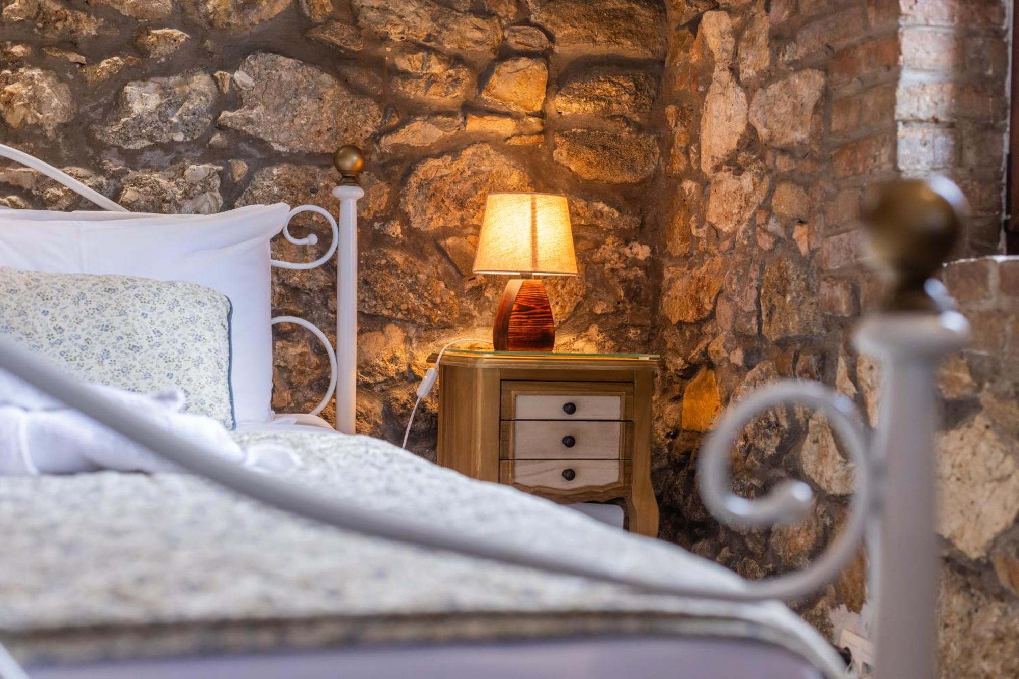 The Stone Suite Moraitika Bagian luar foto