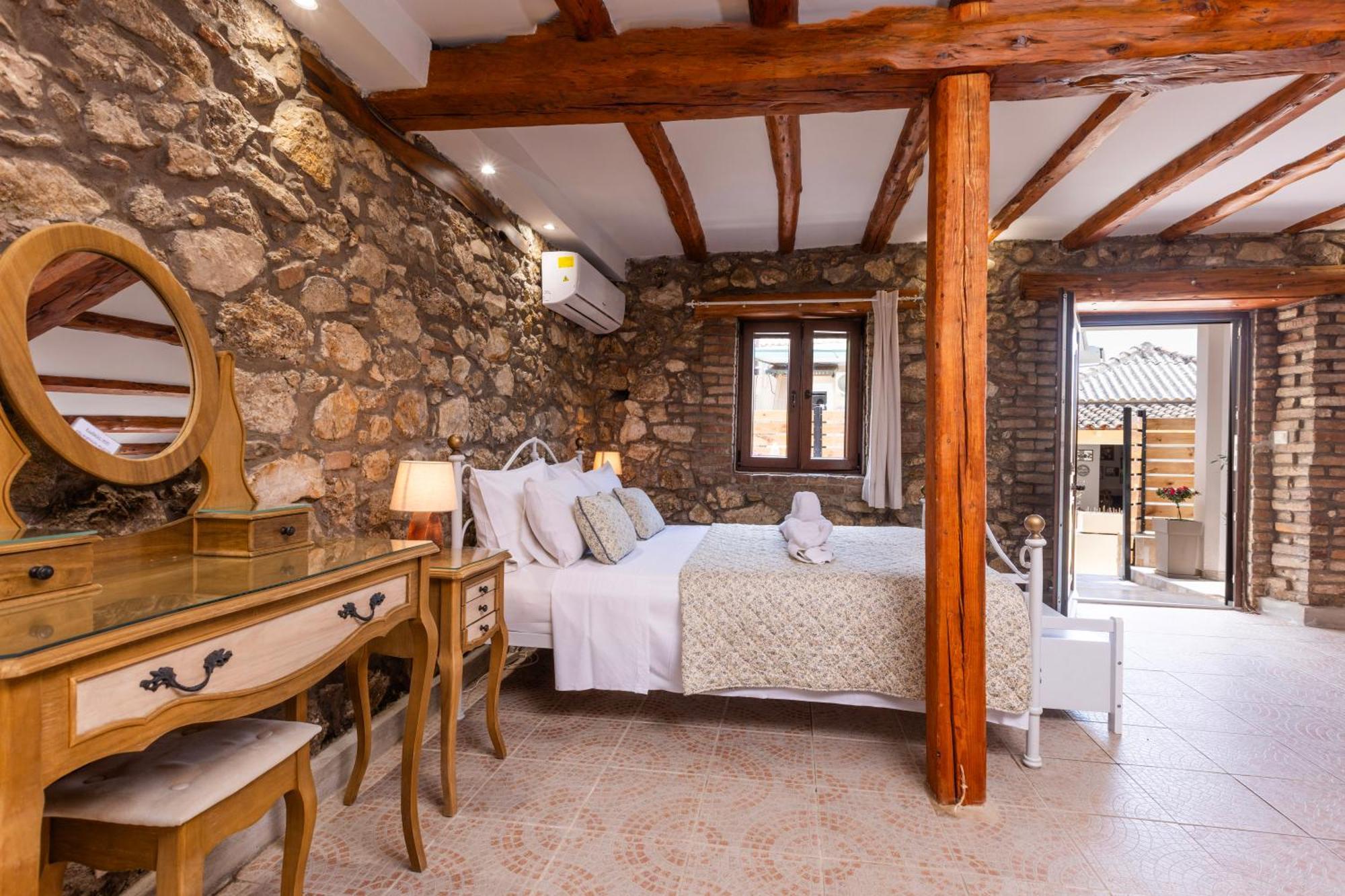 The Stone Suite Moraitika Bagian luar foto