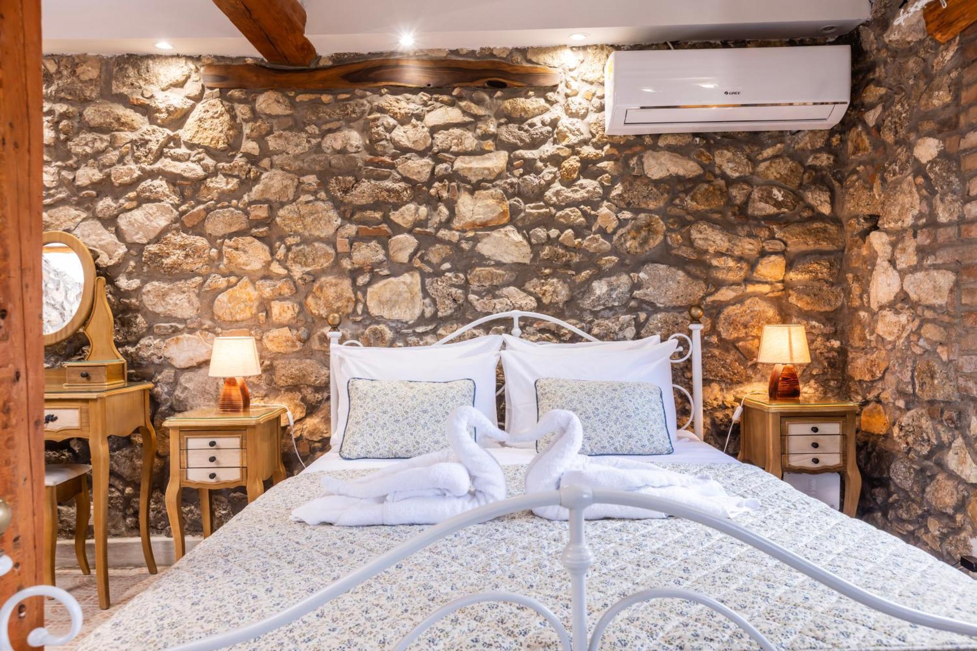 The Stone Suite Moraitika Bagian luar foto