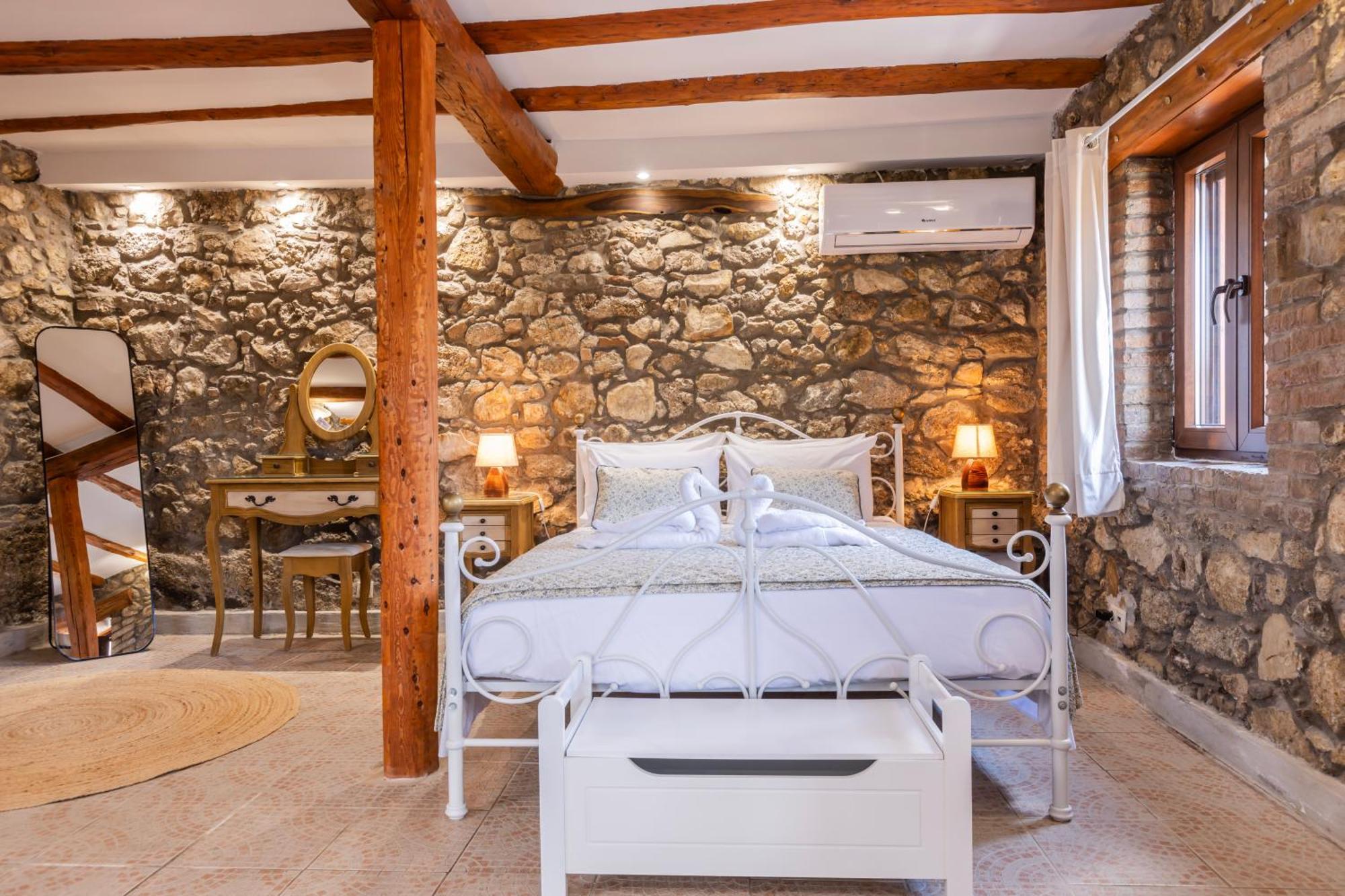 The Stone Suite Moraitika Bagian luar foto